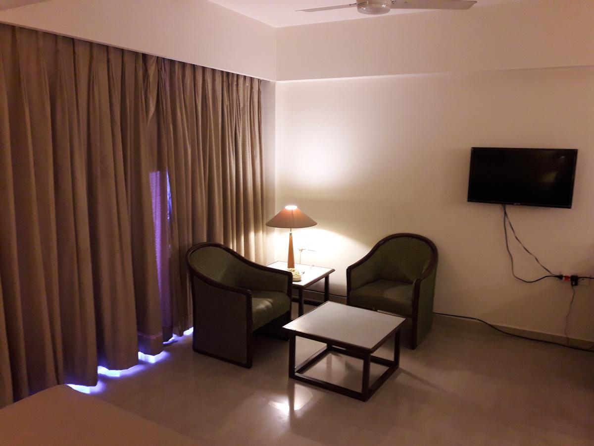 Hotel Bluehill Bhāvnagar Exterior foto